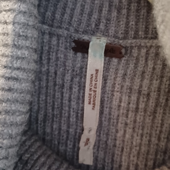 Free people oversized  gray sweater small - Picture 4 of 5